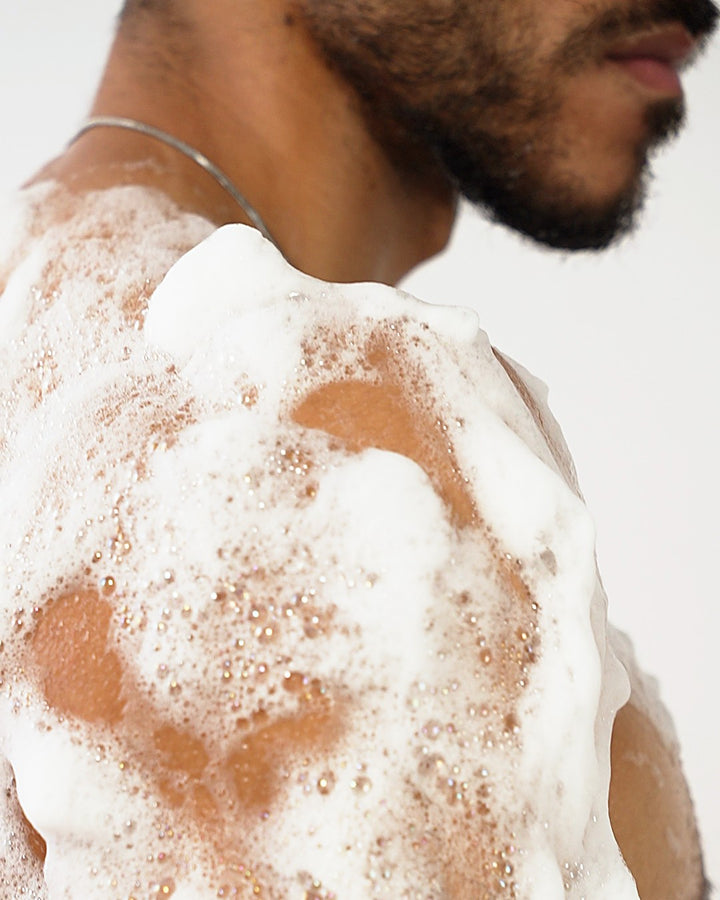 Rich Aventerum body wash lather on skin